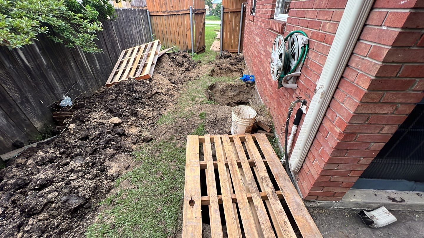 A backyard with dirt on the ground.