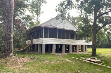 A house sitting in the middle of a wooded area.
